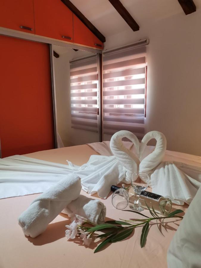 Duplex Apartman Lazaro Kotor Luaran gambar