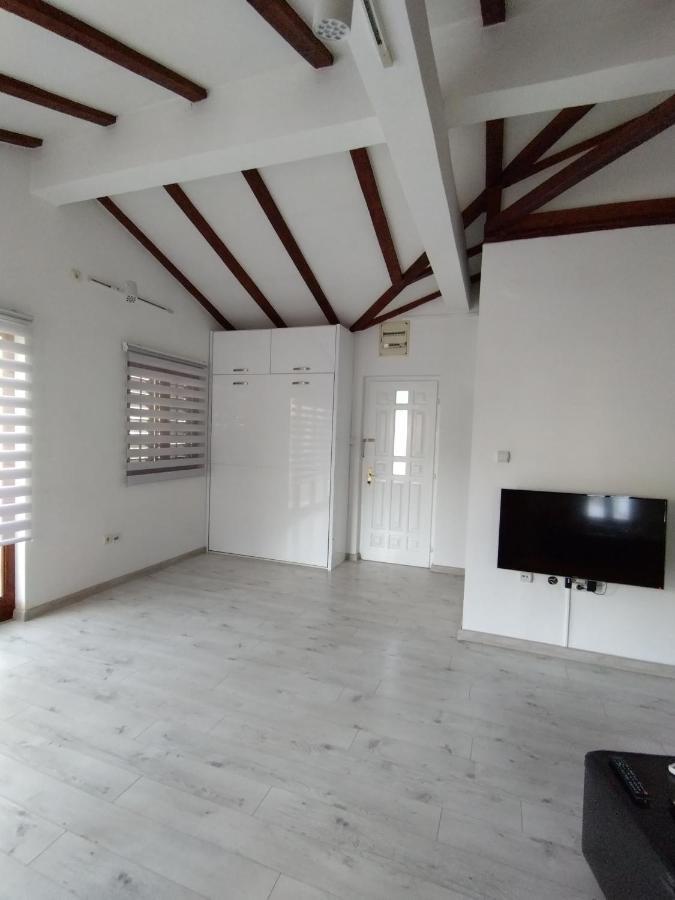 Duplex Apartman Lazaro Kotor Luaran gambar