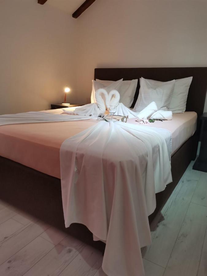 Duplex Apartman Lazaro Kotor Luaran gambar