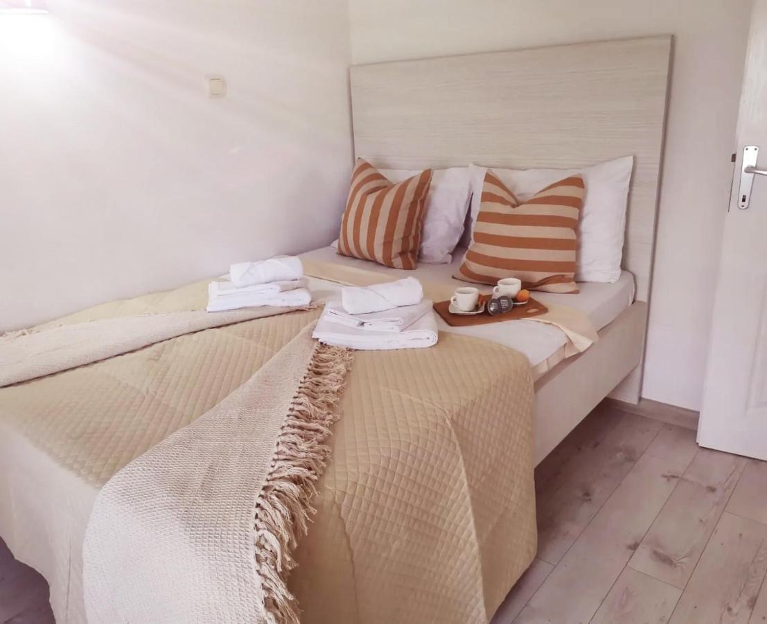 Duplex Apartman Lazaro Kotor Luaran gambar